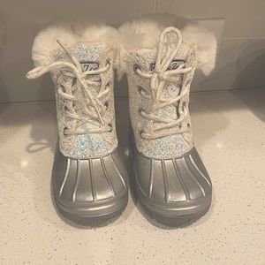 Sparkling Snow Boots!! Size 9 toddler